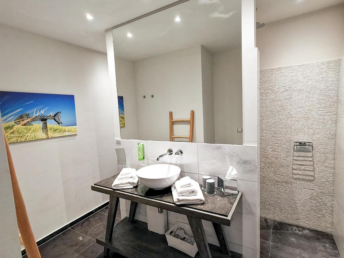 Easy Living Hotel Лист Екстериор снимка