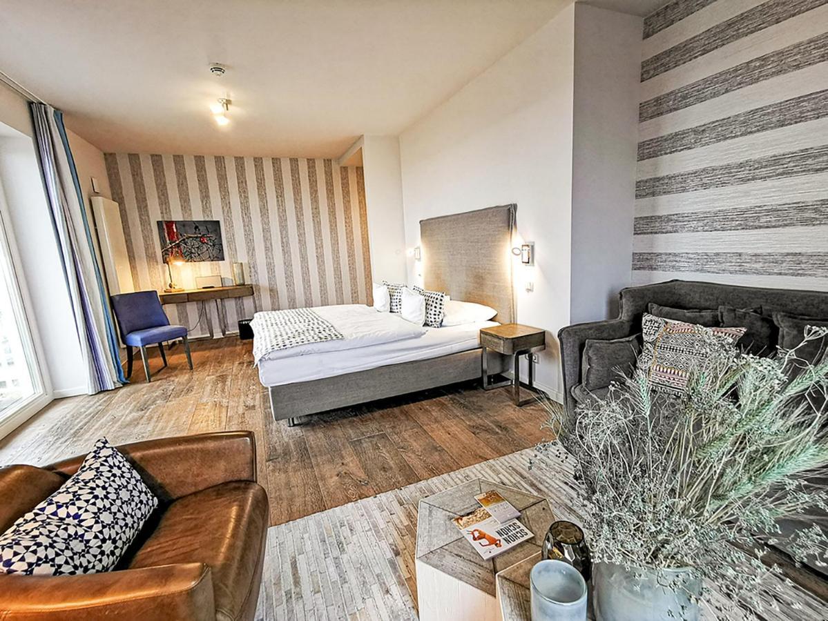 Easy Living Hotel Лист Екстериор снимка