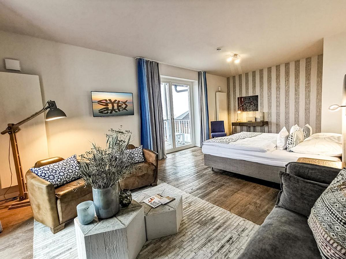 Easy Living Hotel Лист Екстериор снимка