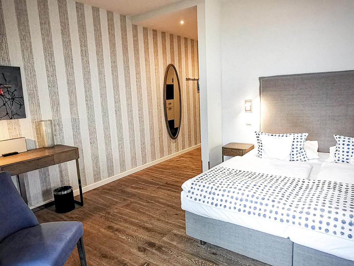 Easy Living Hotel Лист Екстериор снимка