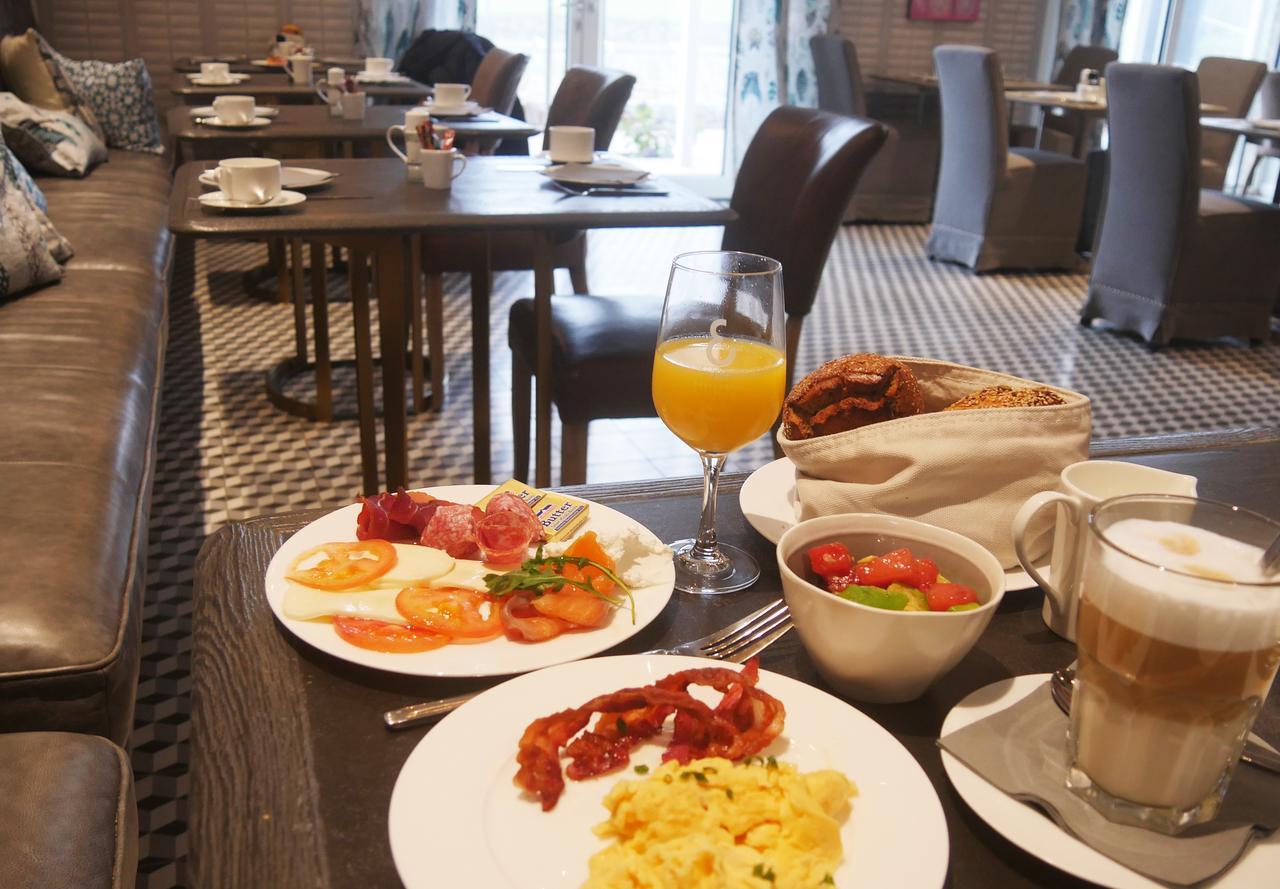 Easy Living Hotel Лист Екстериор снимка